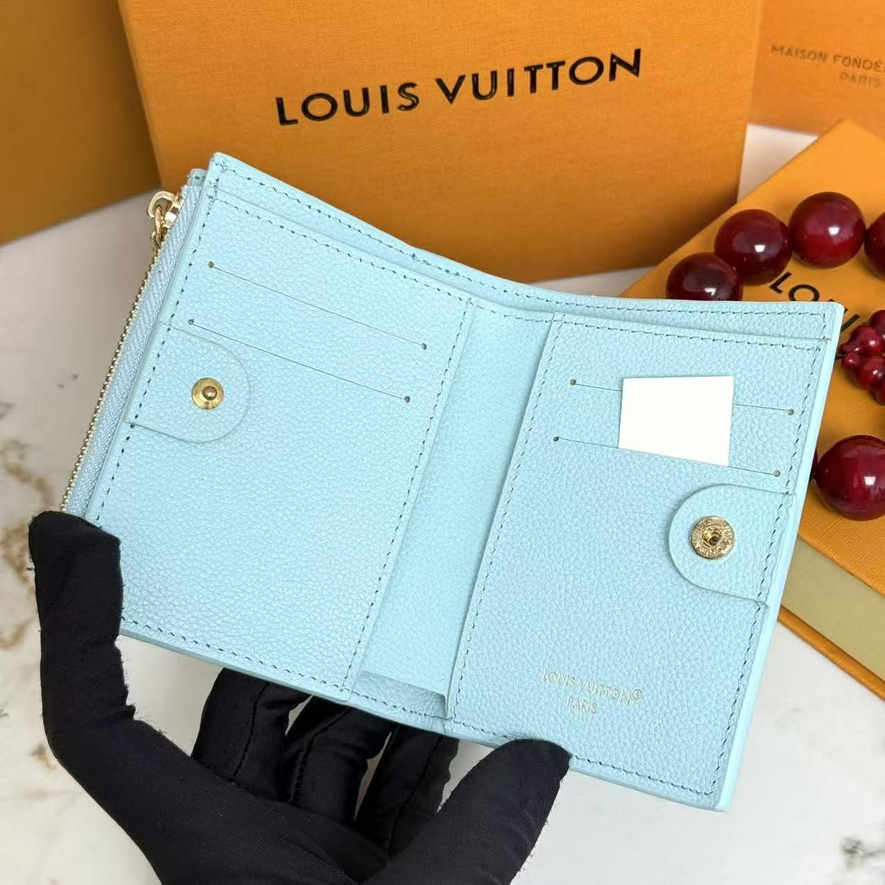 Vee wallet with charm