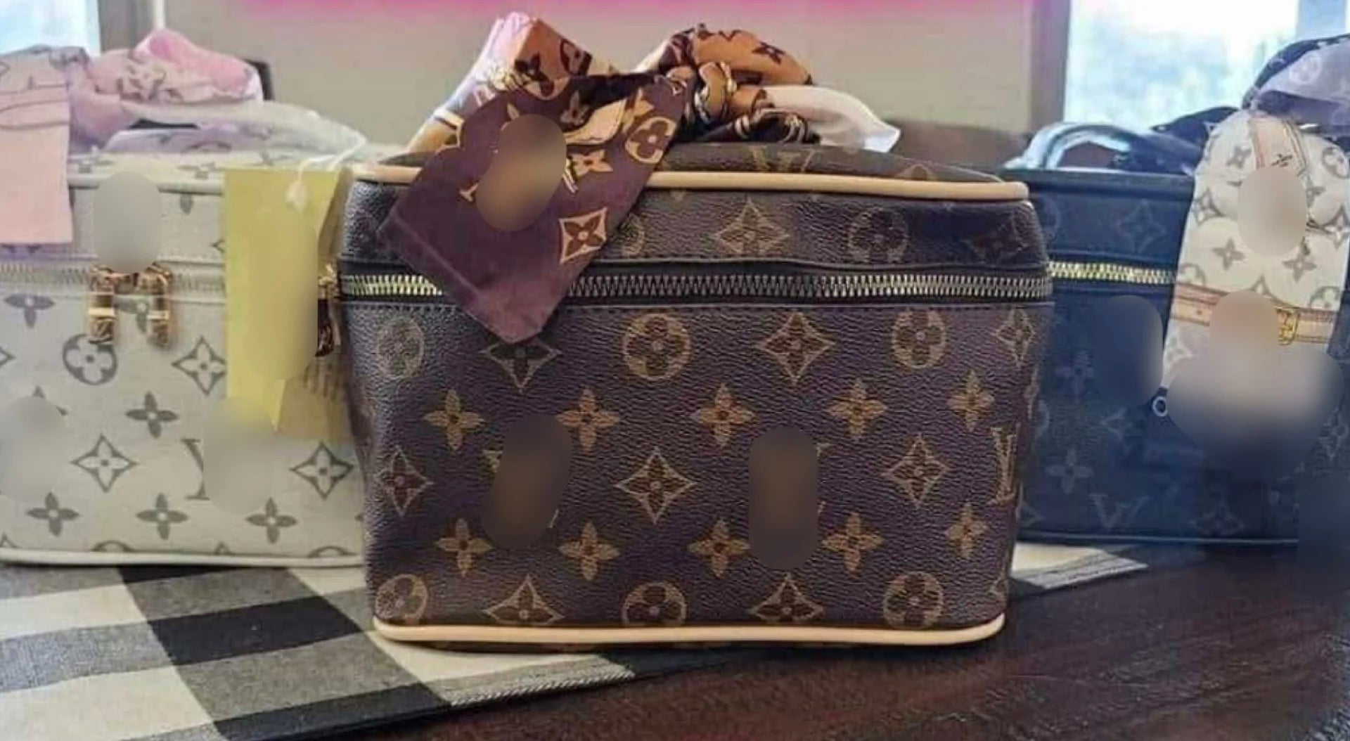 Vee makeup bag