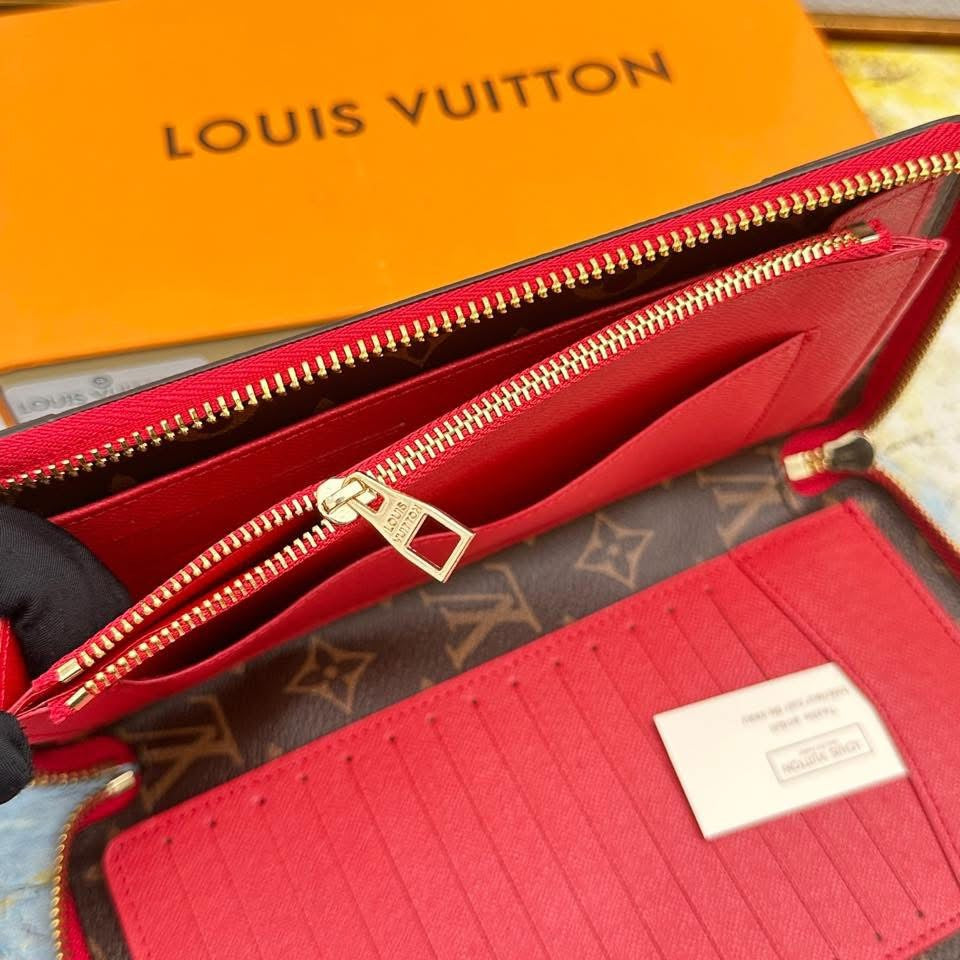 Extra large Vee Wallet