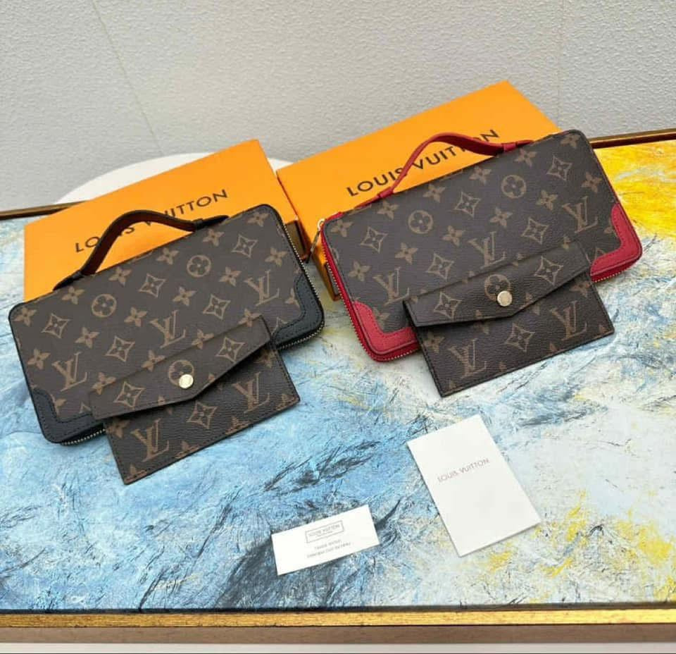 Extra large Vee Wallet