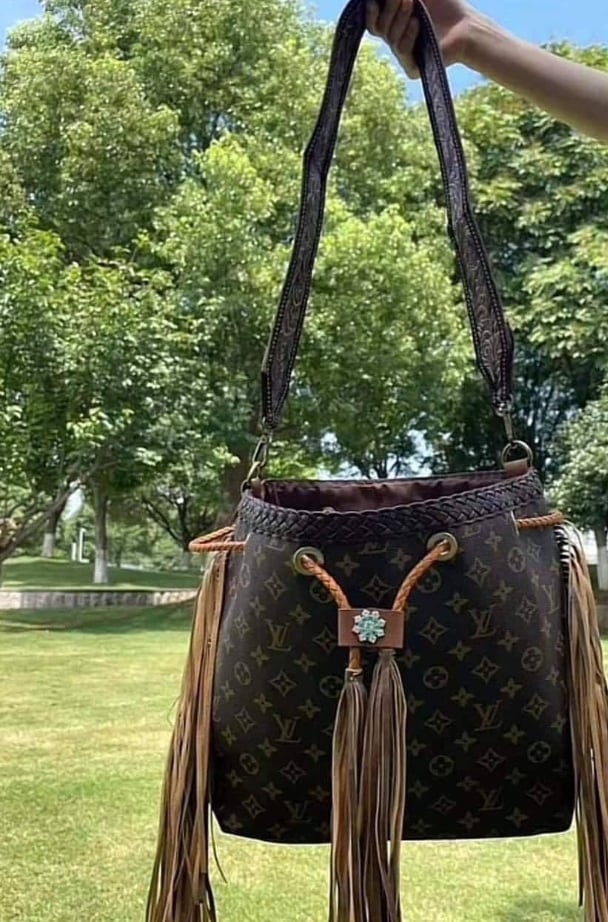 Tassle Vee bucket bag