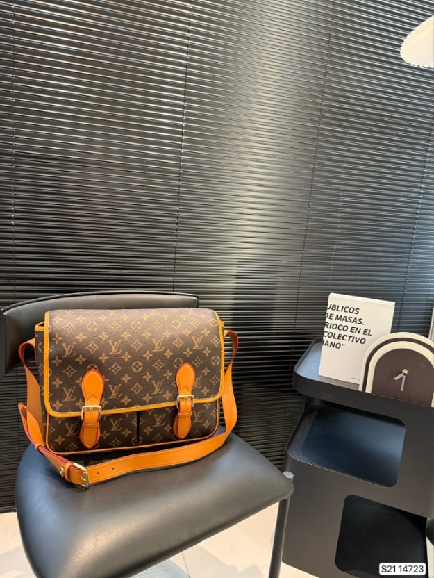 Clutch Crossbody