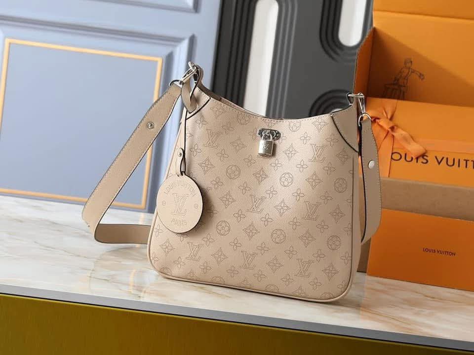 Vee Tan Stitched Shoulder Bag