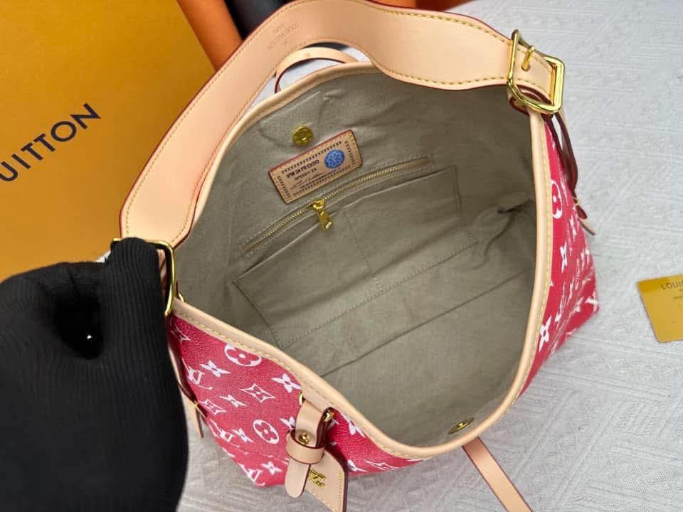 Vee Joyful Shoulder Bag